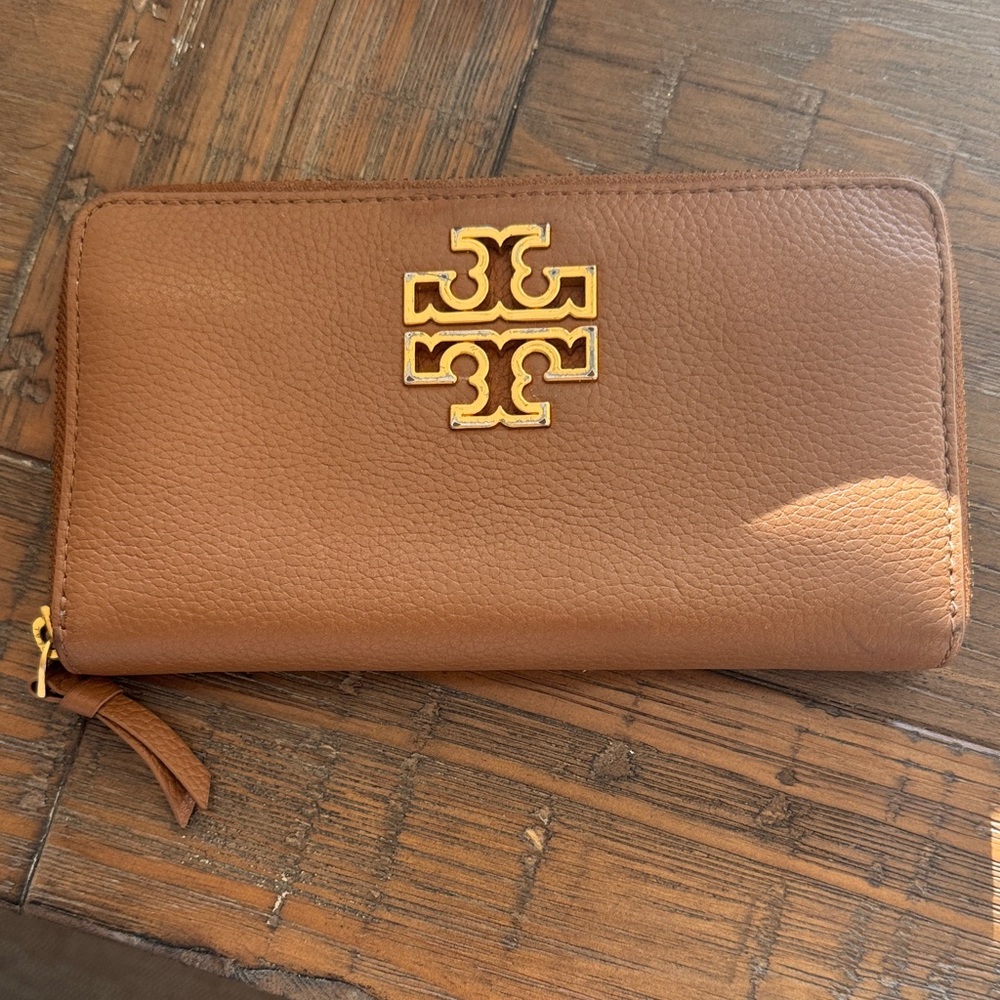 Tory Burch Brittan Leather Zip Wallet (Tan)